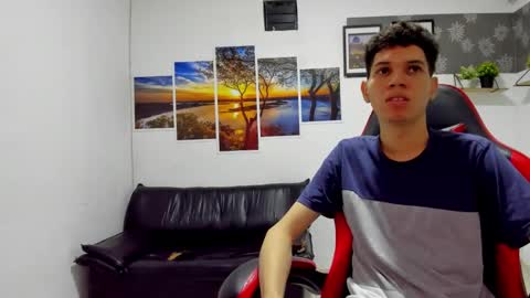 andrew_2811 online show from December 19, 9:05 am