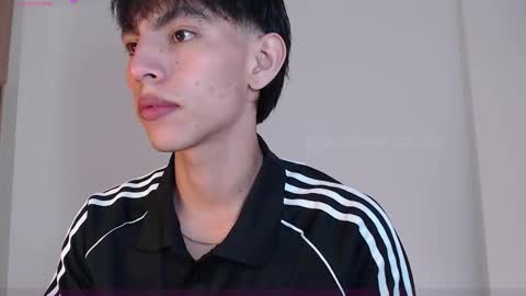 Snapshot of andrew_courtz chatting on November 24, 12:38 pm Andrew Courtz online show from November 24, 12:38 pm