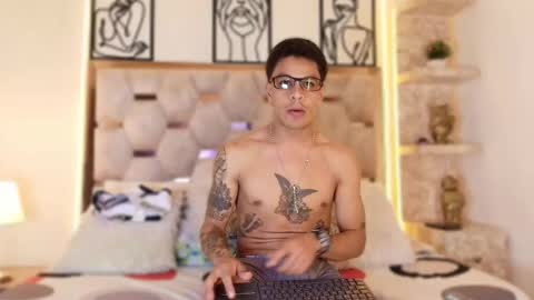 Snapshot of andrew_haalls chatting on November 15, 9:00 pm andrew_haalls online show from November 15, 9:00 pm