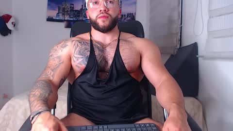 andrew_holden__ online show from September 17, 12:45 am