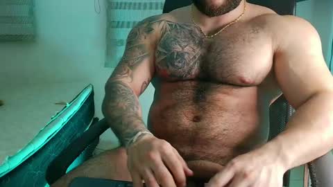 andrew_holden__ online show from May 29, 1:03 am