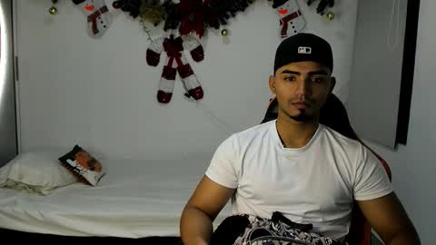 andrew_jonhes1 online show from December 16, 11:48 am