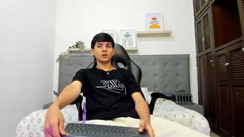 andrew restrepo online show from March 9, 11:31 pm