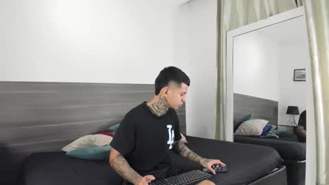 andrew_sanders69 online show from December 18, 3:12 am