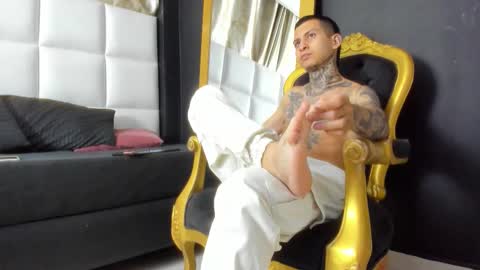 andrew_sanders69 online show from February 5, 8:24 pm