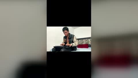 Snapshot of andrewcooper1 chatting on November 28, 4:04 am andrew online show from November 28, 4:04 am