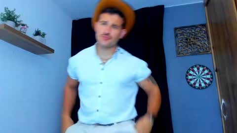 Snapshot of andrewdiaz_ chatting on May 27, 5:59 am Andrew Diaz online show from May 27, 5:59 am