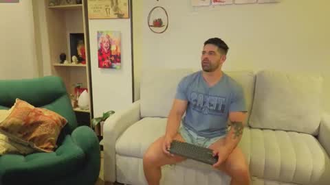 Snapshot of andrewfame chatting on March 31, 2:35 am Andrew online show from March 31, 2:35 am