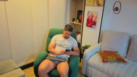 Snapshot of andrewfame chatting on April 1, 2:12 am Andrew online show from April 1, 2:12 am