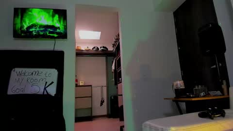 Snapshot of andrewjohnson0 chatting on September 22, 4:20 pm Andrew Johnson online show from September 22, 4:20 pm