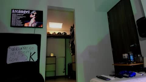 Snapshot of andrewjohnson0 chatting on October 14, 5:58 pm Andrew Johnson online show from October 14, 5:58 pm