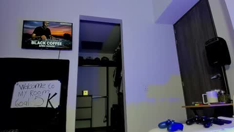 Snapshot of andrewjohnson0 chatting on October 19, 11:27 pm Andrew Johnson online show from October 19, 11:27 pm