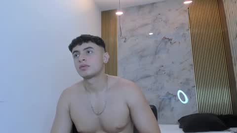 Andrewlamar21 online show from December 17, 5:04 pm