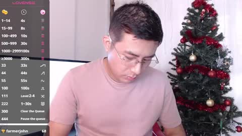 Snapshot of andrewmhilton_ chatting on December 22, 8:03 pm andrewmhilton_ online show from December 22, 8:03 pm