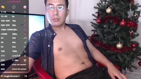 Snapshot of andrewmhilton_ chatting on December 24, 5:13 pm andrewmhilton_ online show from December 24, 5:13 pm