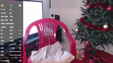 Snapshot of andrewmhilton_ chatting on December 25, 12:27 am andrewmhilton_ online show from December 25, 12:27 am
