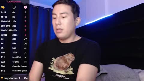 Snapshot of andrewmhilton_ chatting on December 30, 2:31 am andrewmhilton_ online show from December 30, 2:31 am