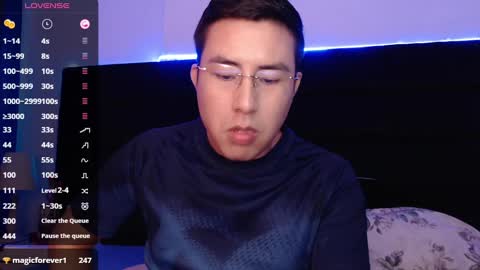 Snapshot of andrewmhilton_ chatting on January 2, 3:58 am andrewmhilton_ online show from January 2, 3:58 am