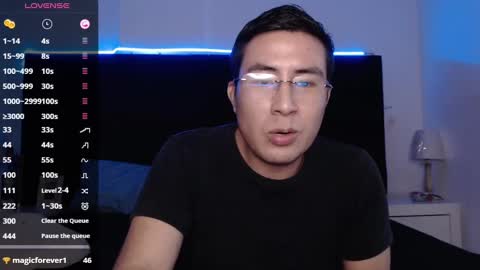 Snapshot of andrewmhilton_ chatting on January 10, 4:12 am andrewmhilton_ online show from January 10, 4:12 am