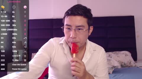Snapshot of andrewmhilton_ chatting on January 12, 9:08 pm andrewmhilton_ online show from January 12, 9:08 pm