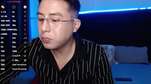 Snapshot of andrewmhilton_ chatting on January 17, 2:39 am andrewmhilton_ online show from January 17, 2:39 am