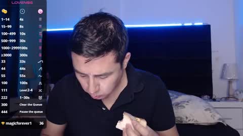 Snapshot of andrewmhilton_ chatting on January 28, 2:21 am andrewmhilton_ online show from January 28, 2:21 am