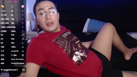 Snapshot of andrewmhilton_ chatting on February 4, 9:20 pm andrewmhilton_ online show from February 4, 9:20 pm