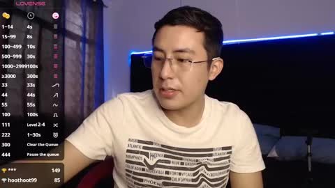 Snapshot of andrewmhilton_ chatting on February 9, 8:34 pm andrewmhilton_ online show from February 9, 8:34 pm