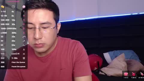 Snapshot of andrewmhilton_ chatting on February 19, 7:38 pm andrewmhilton_ online show from February 19, 7:38 pm