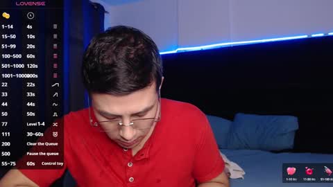 Snapshot of andrewmhilton_ chatting on March 4, 11:00 pm andrewmhilton_ online show from March 4, 11:00 pm