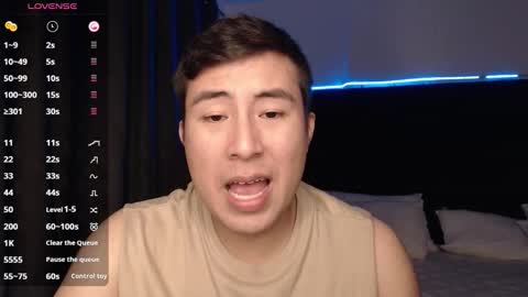 Snapshot of andrewmhilton_ chatting on November 5, 6:24 am andrewmhilton_ online show from November 5, 6:24 am