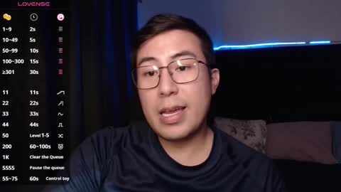 Snapshot of andrewmhilton_ chatting on November 6, 6:03 am andrewmhilton_ online show from November 6, 6:03 am