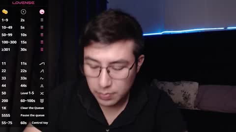 Snapshot of andrewmhilton_ chatting on November 7, 5:40 am andrewmhilton_ online show from November 7, 5:40 am