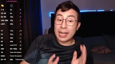 Snapshot of andrewmhilton_ chatting on November 10, 7:07 am andrewmhilton_ online show from November 10, 7:07 am