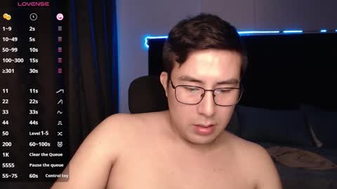 Snapshot of andrewmhilton_ chatting on November 11, 7:19 am andrewmhilton_ online show from November 11, 7:19 am