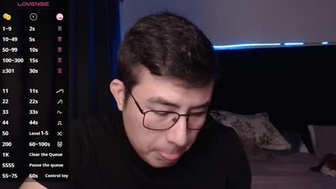 Snapshot of andrewmhilton_ chatting on November 15, 7:05 am andrewmhilton_ online show from November 15, 7:05 am