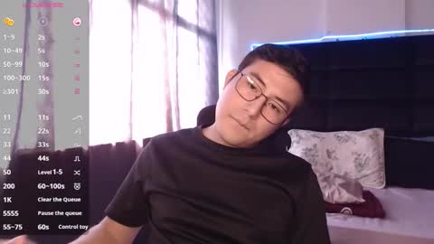 Snapshot of andrewmhilton_ chatting on November 17, 7:08 pm andrewmhilton_ online show from November 17, 7:08 pm