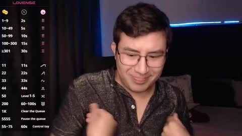 Snapshot of andrewmhilton_ chatting on November 18, 7:13 am andrewmhilton_ online show from November 18, 7:13 am