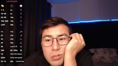 Snapshot of andrewmhilton_ chatting on November 19, 6:35 am andrewmhilton_ online show from November 19, 6:35 am