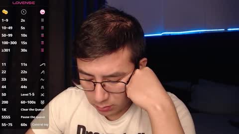 Snapshot of andrewmhilton_ chatting on November 22, 7:07 am andrewmhilton_ online show from November 22, 7:07 am