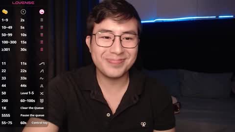 Snapshot of andrewmhilton_ chatting on November 23, 6:35 am andrewmhilton_ online show from November 23, 6:35 am