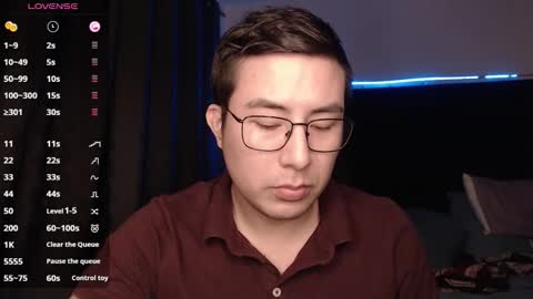 Snapshot of andrewmhilton_ chatting on November 25, 5:40 am andrewmhilton_ online show from November 25, 5:40 am