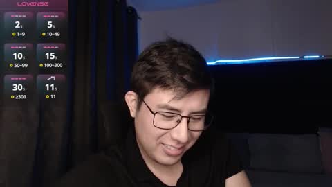 Snapshot of andrewmhilton_ chatting on November 28, 7:33 am andrewmhilton_ online show from November 28, 7:33 am