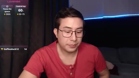 Snapshot of andrewmhilton_ chatting on November 30, 6:06 am andrewmhilton_ online show from November 30, 6:06 am