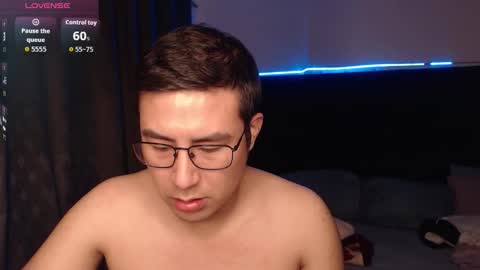 Snapshot of andrewmhilton_ chatting on December 1, 6:07 am andrewmhilton_ online show from December 1, 6:07 am