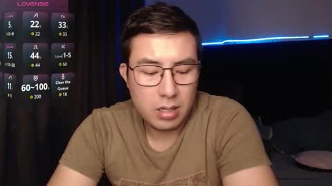 Snapshot of andrewmhilton_ chatting on December 2, 6:30 am andrewmhilton_ online show from December 2, 6:30 am