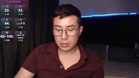 Snapshot of andrewmhilton_ chatting on December 4, 5:06 am andrewmhilton_ online show from December 4, 5:06 am