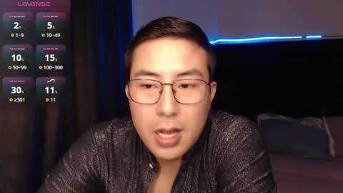 Snapshot of andrewmhilton_ chatting on December 16, 6:51 am andrewmhilton_ online show from December 16, 6:51 am