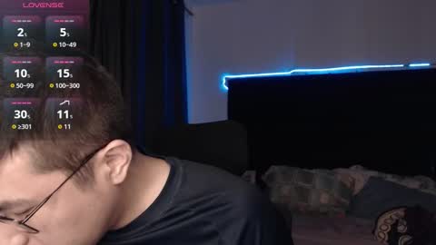 Snapshot of andrewmhilton_ chatting on December 17, 4:18 am andrewmhilton_ online show from December 17, 4:18 am