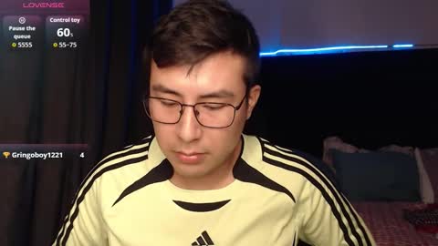 Snapshot of andrewmhilton_ chatting on December 18, 6:19 am andrewmhilton_ online show from December 18, 6:19 am